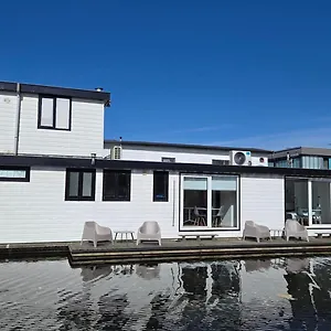 https://houseboat-the-new-lake-nieuwe-meer.amsterdamhotelsnl.com